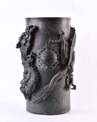 Large dragon vase Japan, Meiji period or older