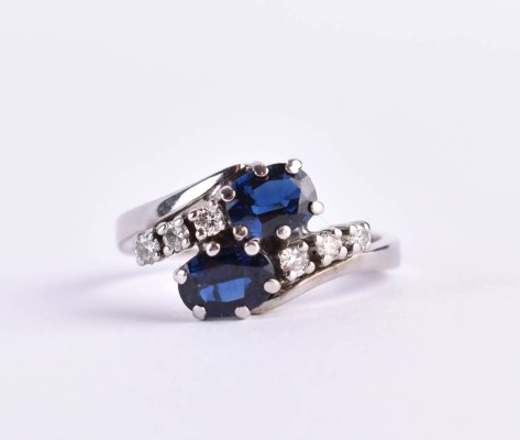 Brilliant sapphire ring