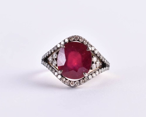 Ruby - Brilliant ring 