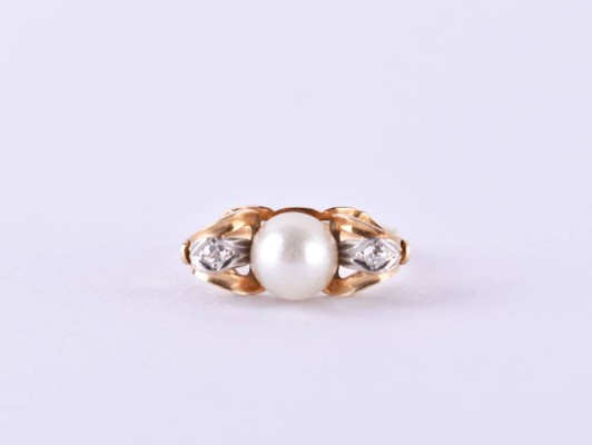 Pearl - brilliant ring