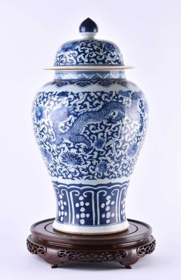 Lidded vase China 19th/20th century