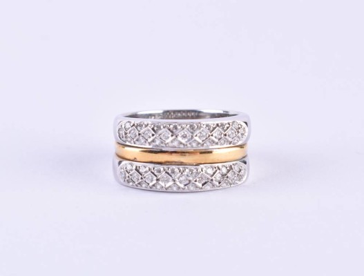 Women's diamond ring