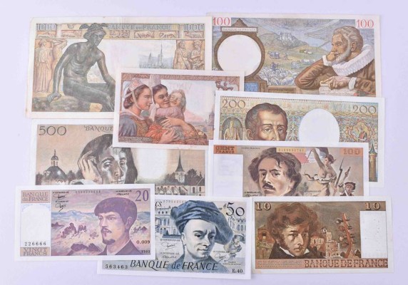 A group of banknotes France