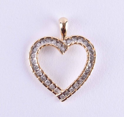 Heart pendant with diamonds