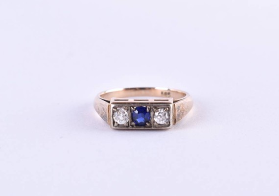 Sapphire diamond ring