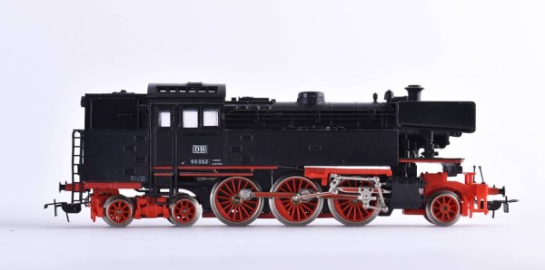 Tender steam locomotive Br 66002 Piko