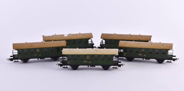 5 passenger wagons 340-328 DR, Piko