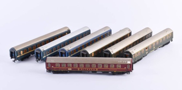 6 passenger wagons 252-123, 1 Mitropa wagons 054-136, Schicht 