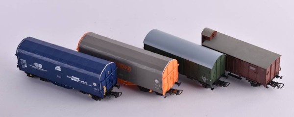 A group of goods wagons/passenger wagons - Piko and others