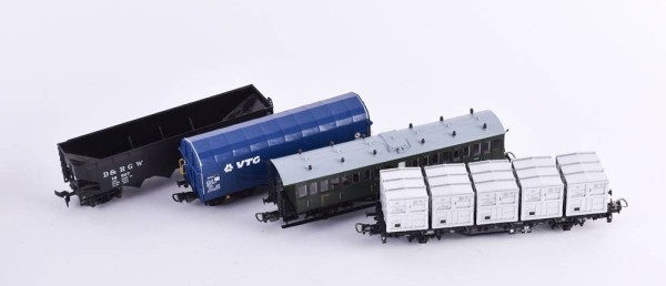 Group of freight wagons/passenger wagons - Pico and Roco