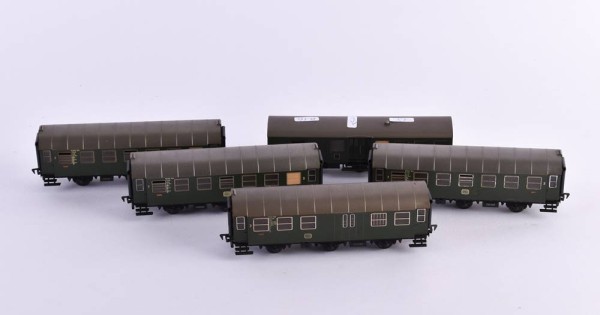 A group of pack wagons and 2nd class DB, 99761, Fleischmann