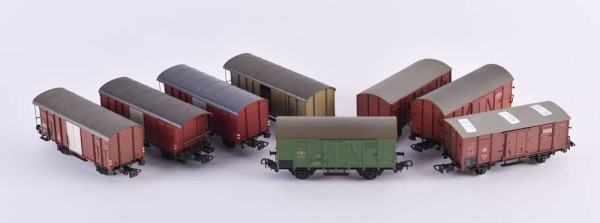 4 goods wagons 46120 and 4 goods wagons 3315256 Piko