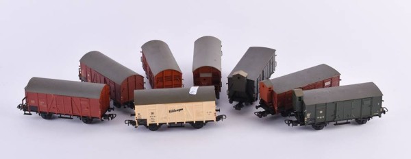 4 DR 23-01-18 freight cars, 4 05-86-96 freight cars, Piko