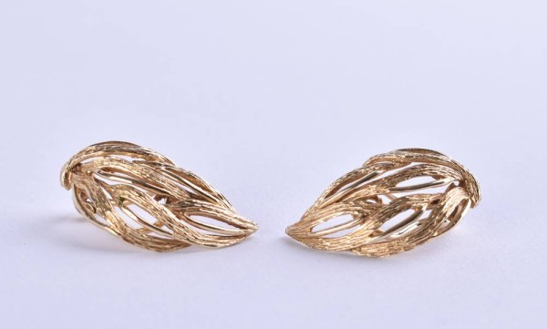 Pair of earrings