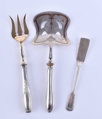 Serving cutlery