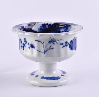 China Qing period footed bowl