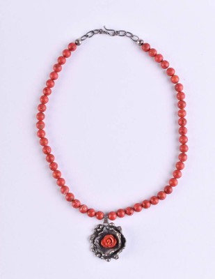 Coral necklace with pendant