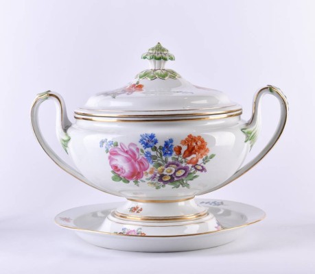 Meissen lidded tureen with saucer